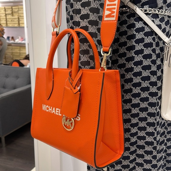 Michael Kors Mirella Small Pebbled Leather Shopper Top Zip Crossbody XBODY
Poppy - Picture 16 of 16